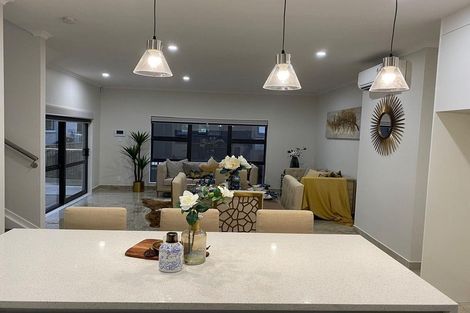 Photo of property in 4223c Great North Road, Glendene, Auckland, 0602