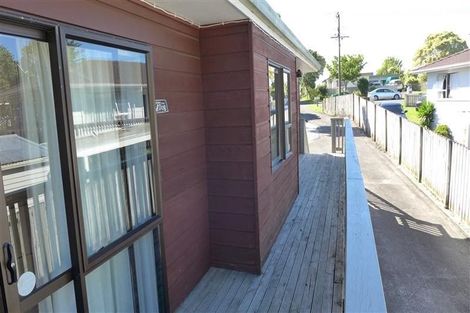 Photo of property in 1/130 Colwill Road, Massey, Auckland, 0614