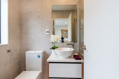 Photo of property in 8 Meritage Lane, Te Atatu South, Auckland, 0610