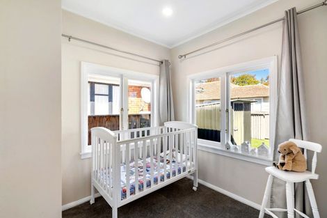 Photo of property in Jellicoe Street, Mayfair, Hastings, 4122