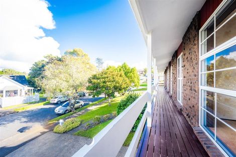 Photo of property in 19 Blundell Place, Chatswood, Auckland, 0626