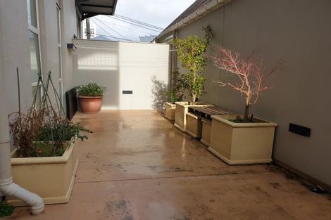 Photo of property in 37u2 Majoribanks Street, Mount Victoria, Wellington, 6011