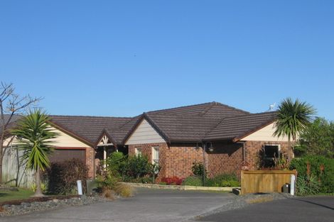 Photo of property in 19 Newbliss Crescent, East Tamaki Heights, Auckland, 2016