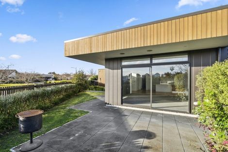 Photo of property in 2 Parachute Crescent, Papakura, 2110