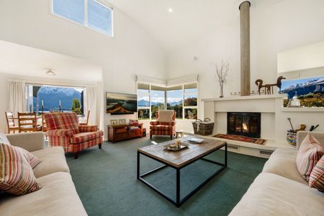 Photo of property in 302 Beacon Point Road, Wanaka, 9305