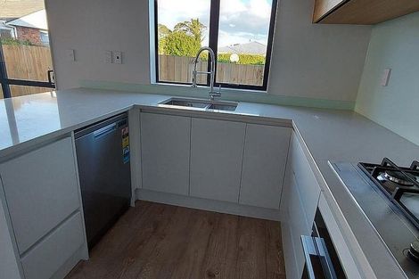 Photo of property in 29a Mackenzie Street, Te Atatu South, Auckland, 0610