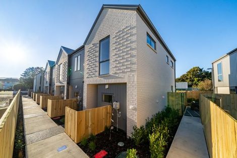 Photo of property in 31-33 Chapman Crescent, Naenae, Lower Hutt, 5011