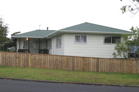 Photo of property in 6 Truscott Place, West Harbour, Auckland, 0618