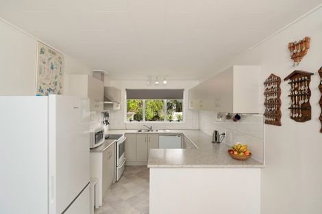 Photo of property in 9 Lesley Grove, Waikanae, 5036