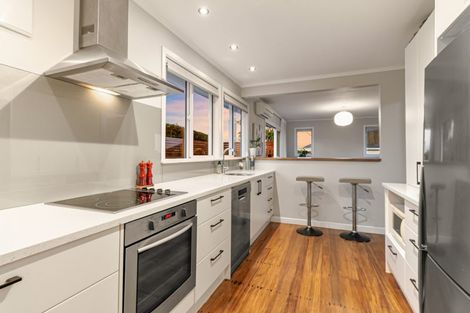 Photo of property in 53 Verran Road, Birkenhead, Auckland, 0626