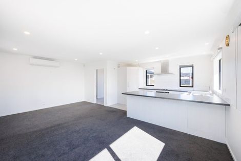 Photo of property in 26 Sardinia Grove, Fitzherbert, Palmerston North, 4410