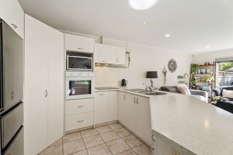 Photo of property in 10 Palmgreen Court, Stanmore Bay, Whangaparaoa, 0932