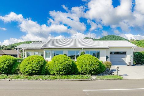 Photo of property in 27 Jade Lane, Paraparaumu, 5032
