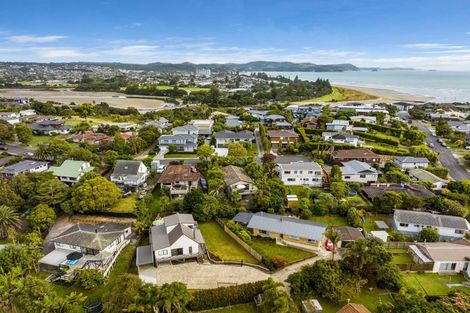 Photo of property in 38 Thorburn Avenue, Red Beach, 0932