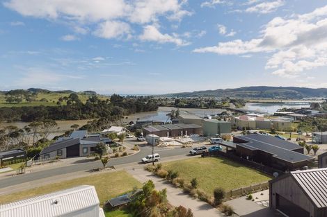 Photo of property in 3 Omahina Street, Raglan, 3225