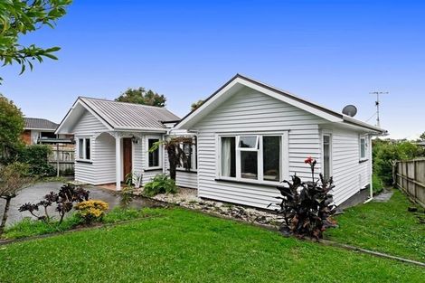 Photo of property in 110 Mcleod Road, Te Atatu South, Auckland, 0610