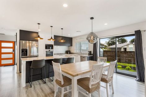 Photo of property in 6 Dida Park Drive, Kumeu, 0810