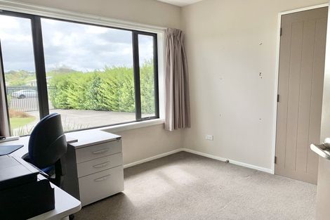 Photo of property in 8 Latham Stubbs Crescent, Waipawa, 4210