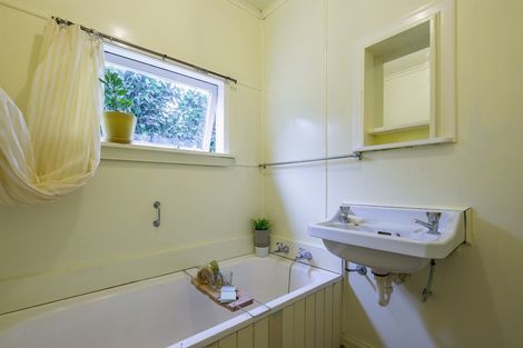 Photo of property in 134 Seaview Road, Paraparaumu Beach, Paraparaumu, 5032