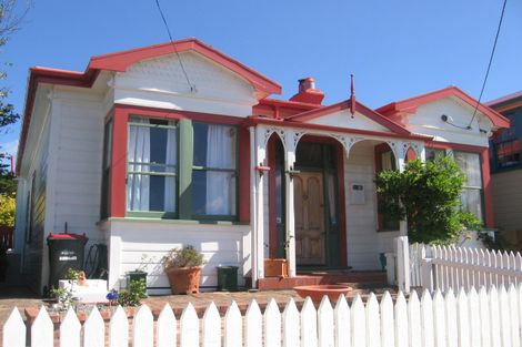 Photo of property in 16 Harbour View Road, Northland, Wellington, 6012