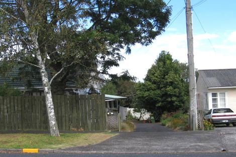 Photo of property in 1/2 Mayville Avenue, New Lynn, Auckland, 0600