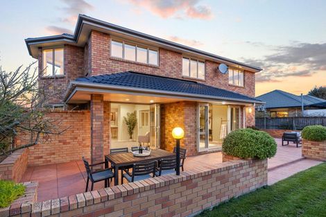 Photo of property in 64 Willowview Drive, Redwood, Christchurch, 8051