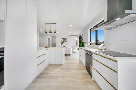 Photo of property in 100 Greenhithe Road, Greenhithe, Auckland, 0632