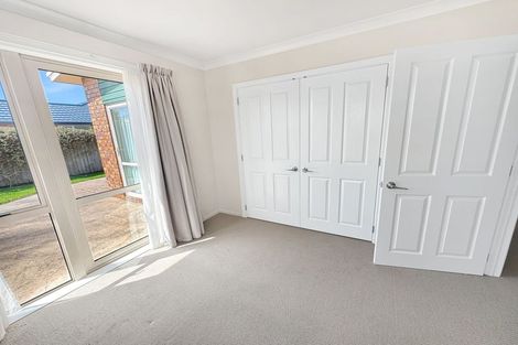 Photo of property in 19 Willowview Drive, Redwood, Christchurch, 8051