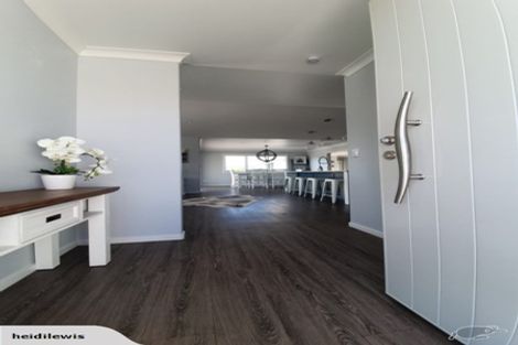 Photo of property in 32 Mike Smith Drive, Cambridge, 3434