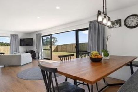 Photo of property in 16 Charlotte Drive, Omokoroa, 3114