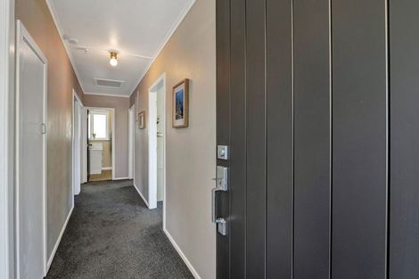 Photo of property in 33 Turakina Street, Merrilands, New Plymouth, 4312