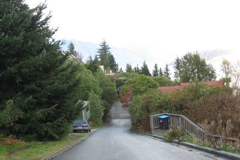 Photo of property in 18 Mckerrow Place, Sunshine Bay, Queenstown, 9300