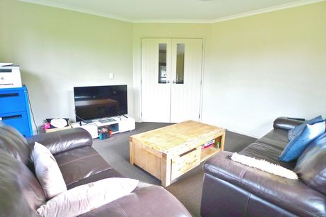 Photo of property in 2 Renata Crescent, Te Atatu Peninsula, Auckland, 0610