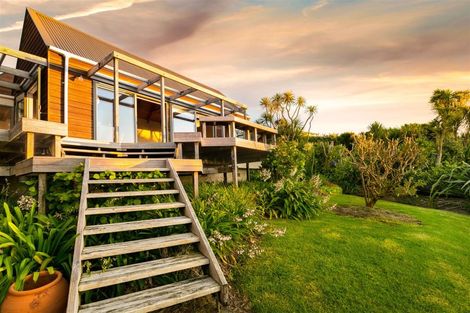 Photo of property in 28 Edwin Mitchelson Road, Muriwai, Waimauku, 0881