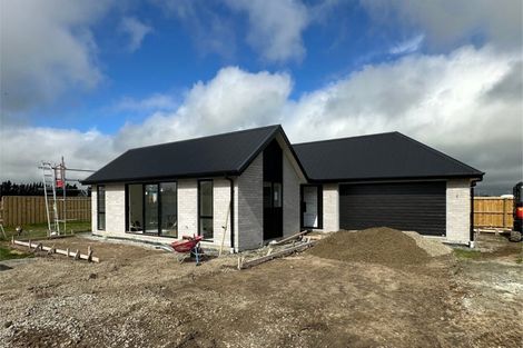 Photo of property in 22 Garden Road, Darfield, 7571