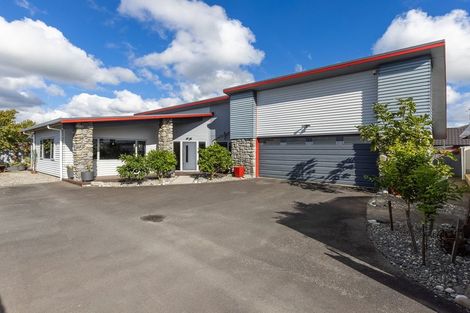 Photo of property in 6a Queenwood Road, Levin, 5510
