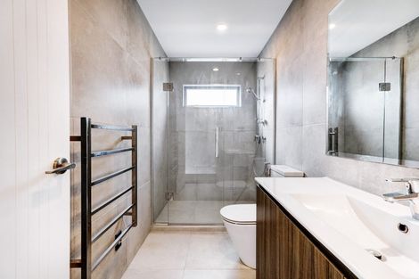 Photo of property in 2 Meritage Lane, Te Atatu South, Auckland, 0610