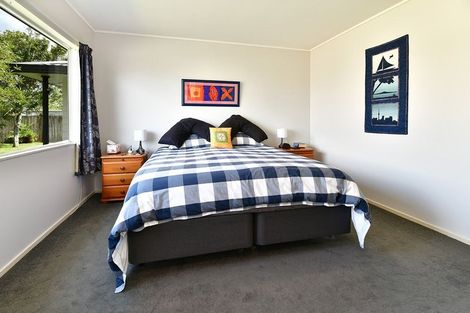 Photo of property in 80 Lakeside Drive, Orewa, 0931