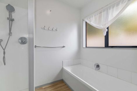 Photo of property in 16 O'sullivan Place, Waiuku, 2123