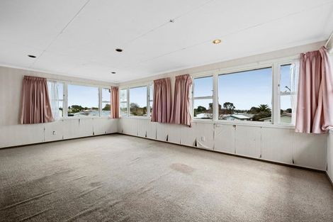 Photo of property in 16 Leon Place, Waitara, 4320