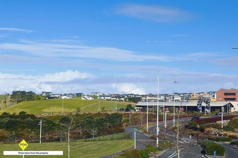 Photo of property in 102 Te Oneroa Way, Long Bay, Auckland, 0630