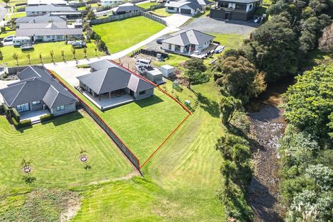 Photo of property in 2 Cherry Lane, Coromandel, 3506