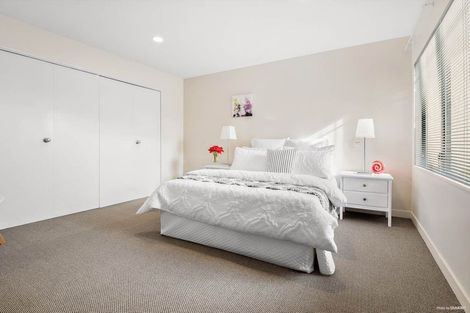 Photo of property in 4/62 Fernhill Way, Oteha, Auckland, 0632