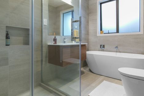 Photo of property in 6 Papa Orchard Drive, Kumeu, 0810