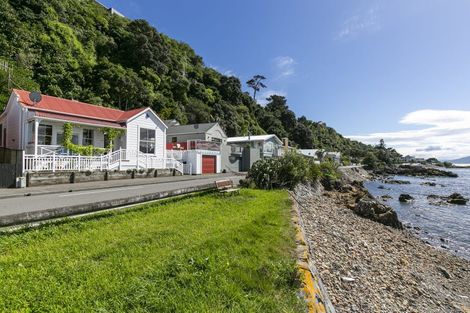 Photo of property in 285 Karaka Bay Road, Karaka Bays, Wellington, 6022