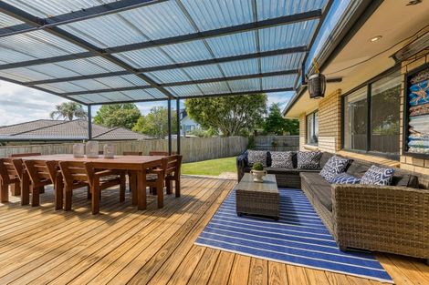 Photo of property in 12 Reybert Place, Massey, Auckland, 0614