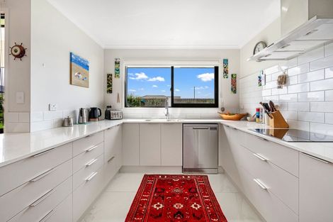Photo of property in 4 Te Taniwha Road, One Tree Point, 0118
