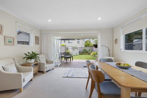 Photo of property in 48 Wallace Place, Westown, New Plymouth, 4310