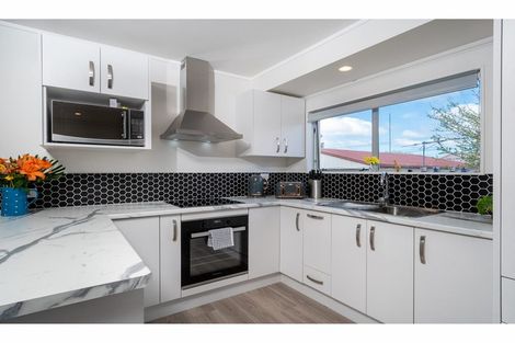 Photo of property in 1/16 Starforth Place, Henderson, Auckland, 0612