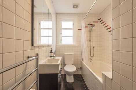 Photo of property in Ionian Flats, 123-125 Brougham Street, Mount Victoria, Wellington, 6011